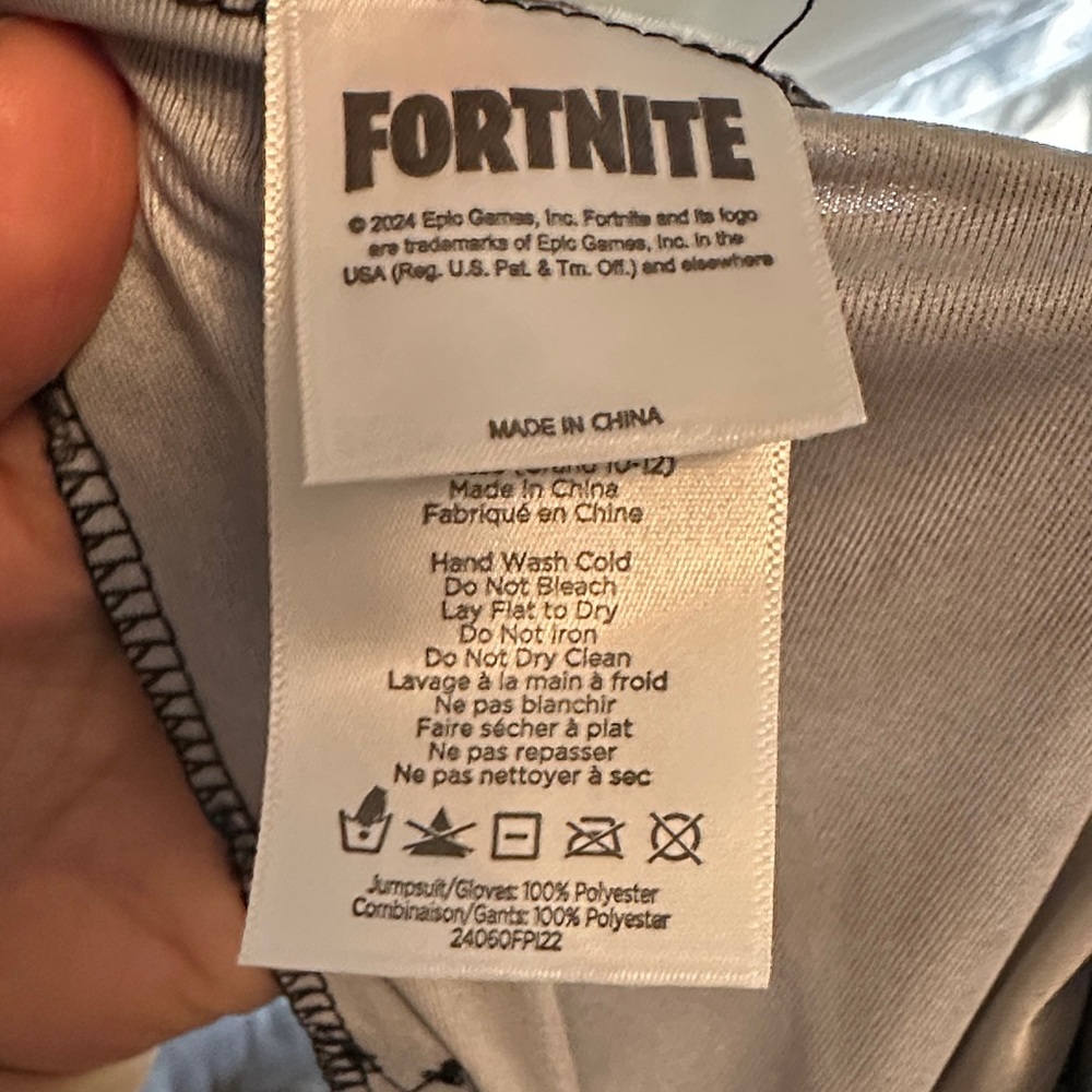 Fortnite Grimey Halloween Costume Youth 10-12 no gloves